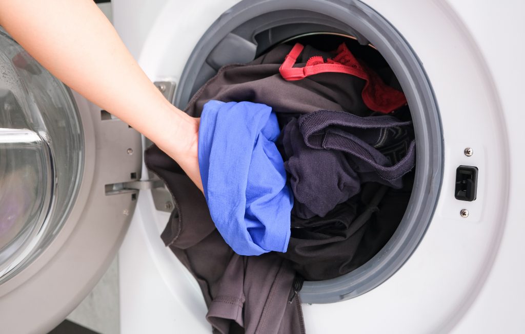 Πώς να πλύνετε τα ρούχα: πλήρης οδηγός με πρακτικές συμβουλές