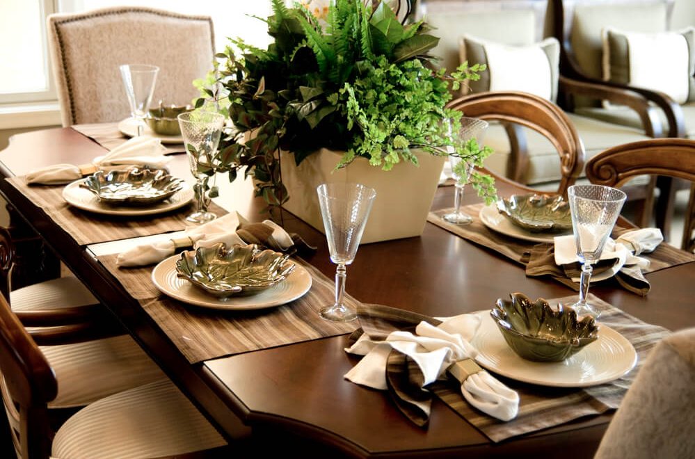 Comment dresser une table à manger : 13 conseils pour décorer avec style