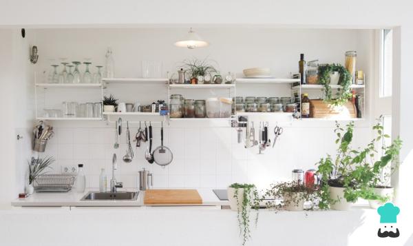 Comment organiser les placards de la cuisine avec 10 conseils indispensables