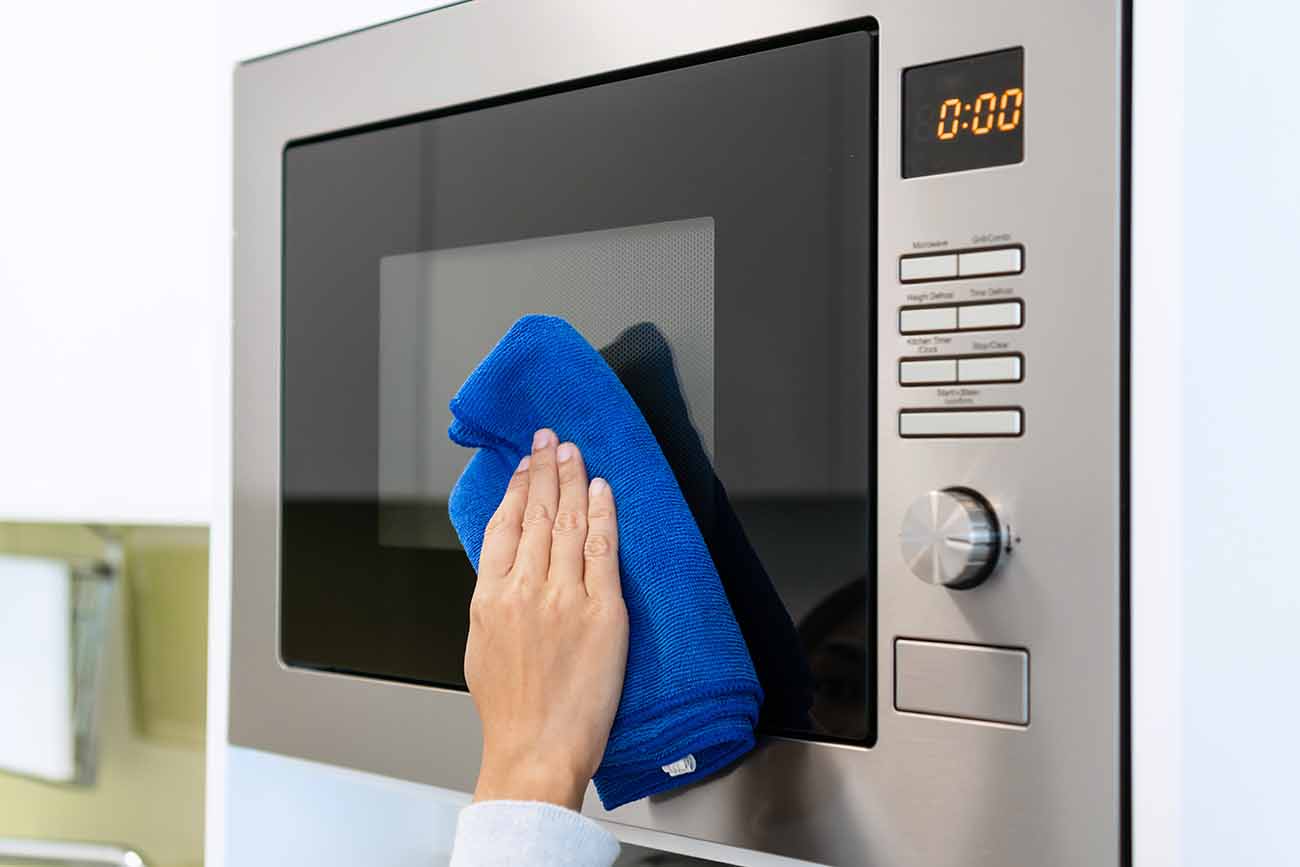 Как да почистите микровълновата печка